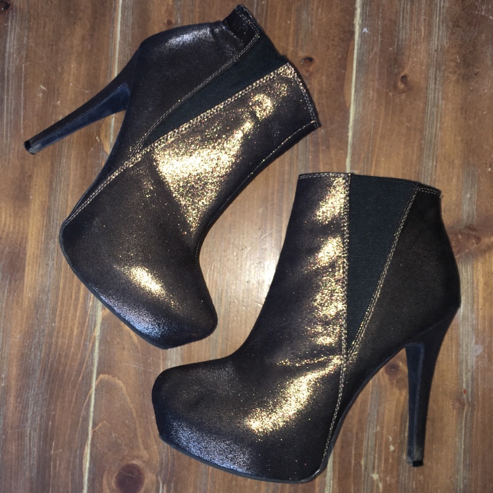 ✨✨GORGEOUS✨✨ Rock & republic platform bootie 🤩